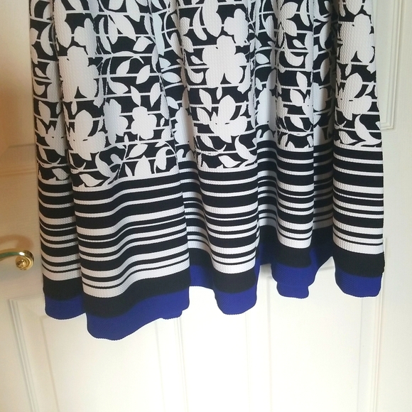 Signature by Robbie Lee Women's dress, Black and White floral pattern, Size 1X - Picture 3 of 7